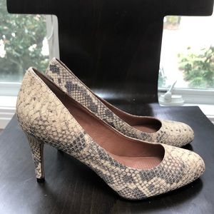 Corso como leather pumps